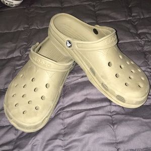 Good condition navy green crocs